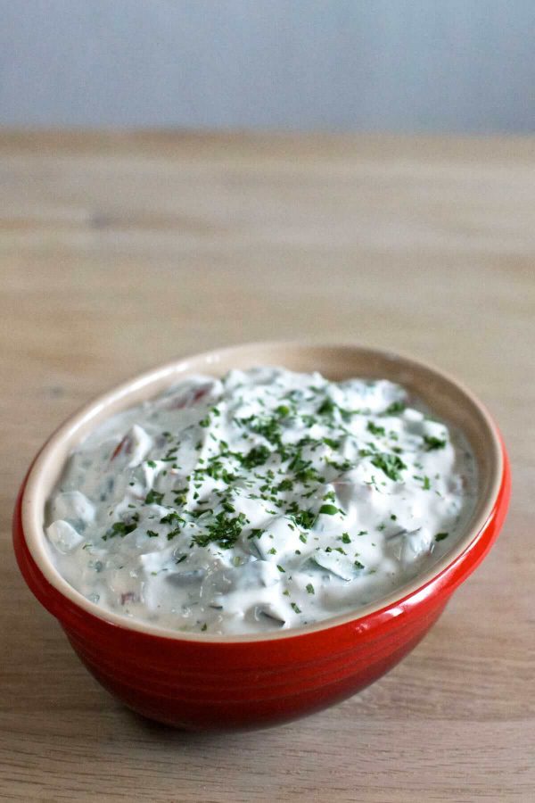 Raita med græsk yoghurt og mynte